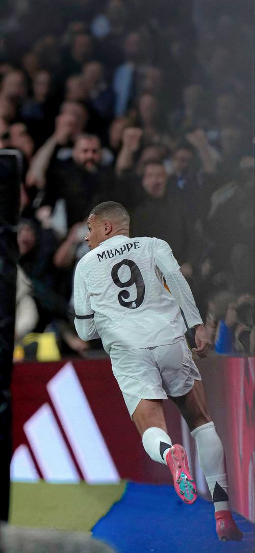 巴萨梅西关键助攻助力进球