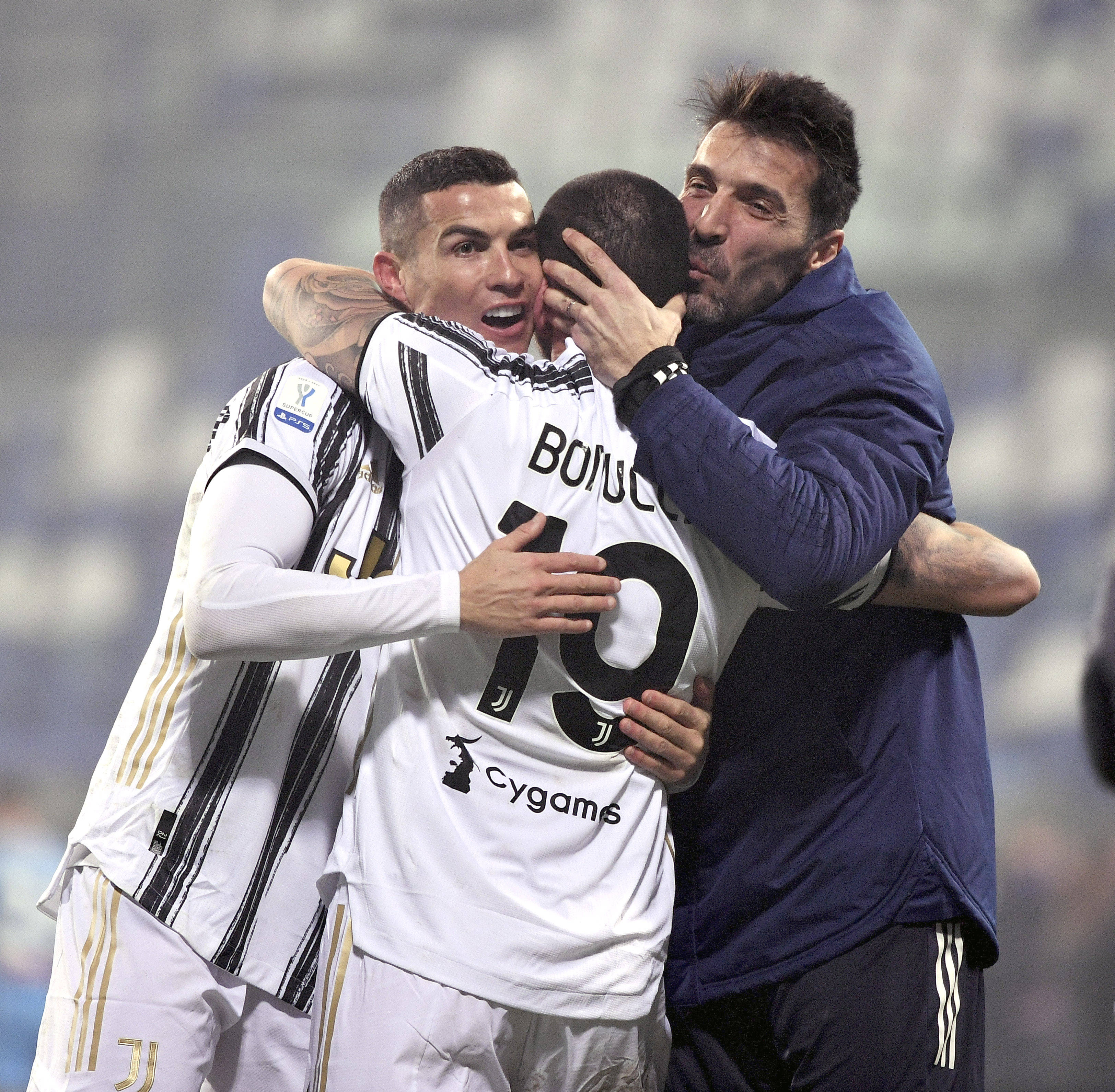 CBA俱乐部杯｜高诗岩回归，山东男篮99：95击败首钢