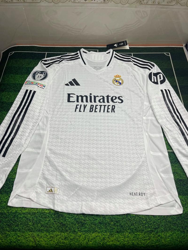 王曼昱3-8逆转后再轰11-2，梁靖崑痛失好局吞首败，国乒8-2法国