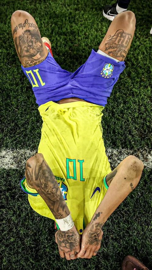 记者：前国门李雷雷有望接替杨智，担任青岛西海岸守门员教练