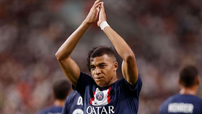 诺伊尔：补时进2球让大家松一口气，是否续约明年3月再考虑