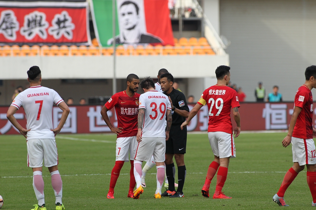 切尔西1-1阿森纳！凯塞多染红，查洛巴破门，梅里诺救主