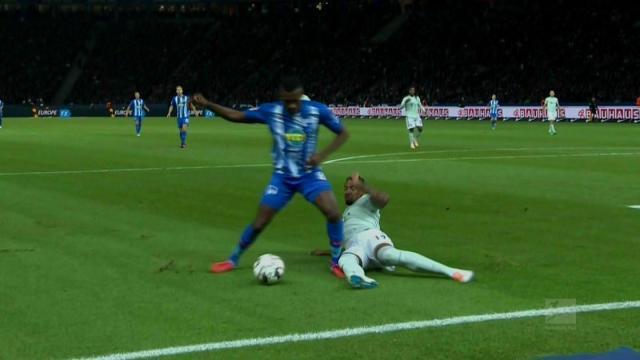 篮球火箭主力球员赛后接受采访