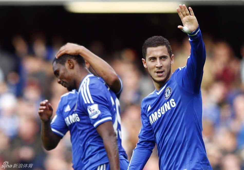 犹他爵士逆转击败篮网，豪取两连胜，马尔卡宁和乔治表现突出，篮网失误和外线投射不佳。